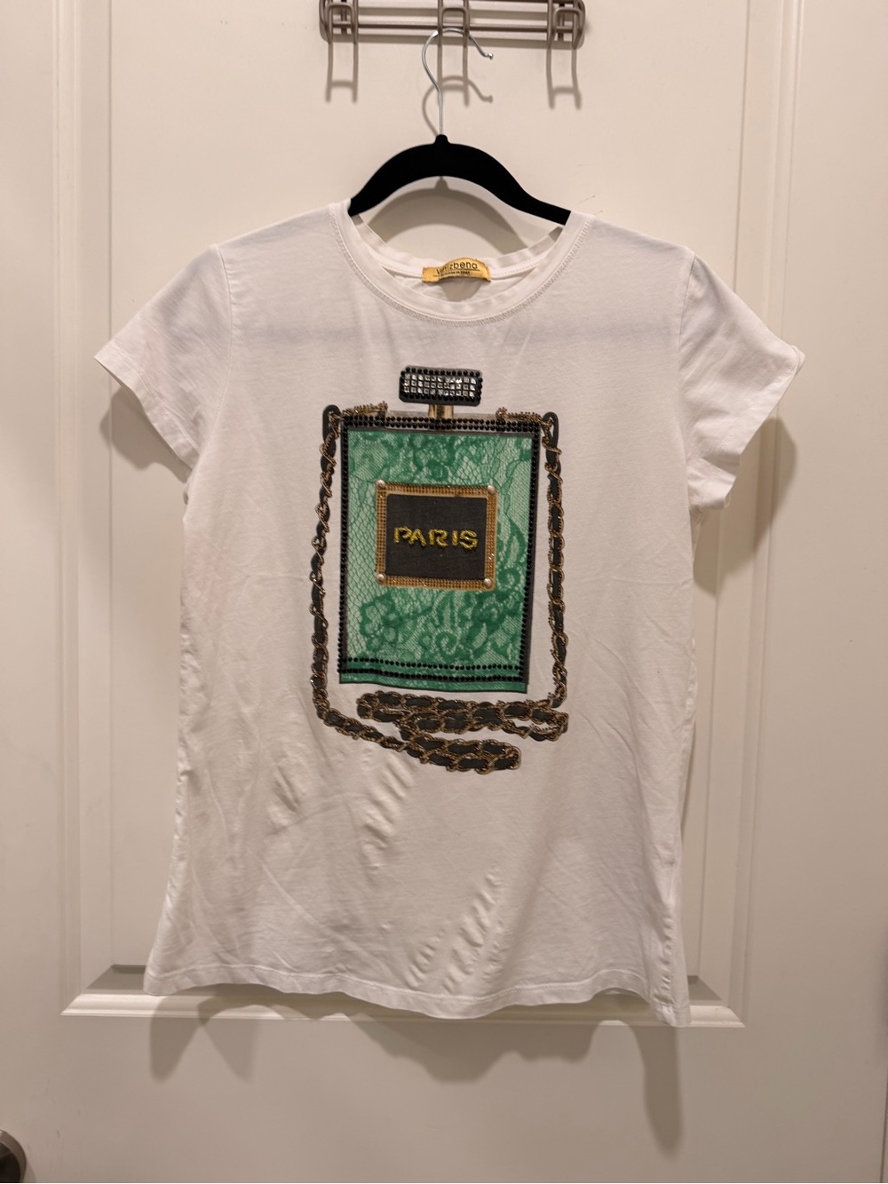 Vinizbena Paris Perfume
Bottle Graphic T-Shirt White
Cotton Size M